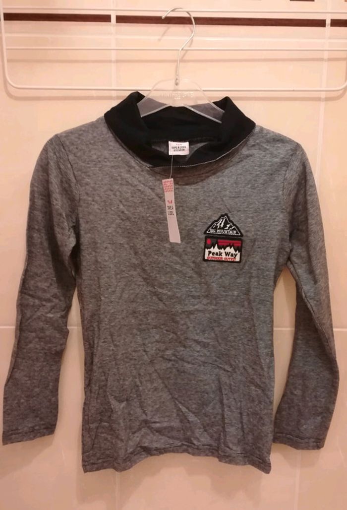 Tee-shirt NEUF Étiqueté T10 ans - V92B