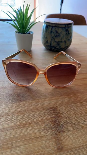 Lunettes de soleil roses