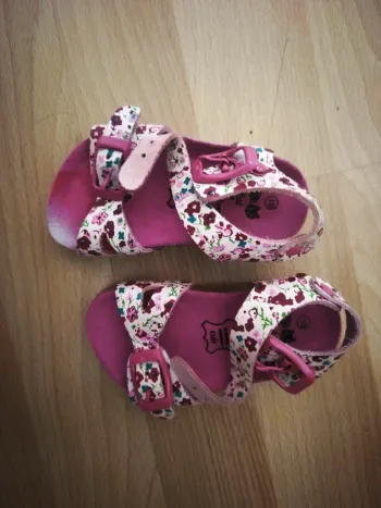 Chaussures ouvertes bébé fille 19