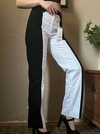 Pantalon jeans bi-color : noir et blanc, taille haute