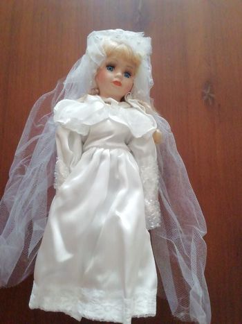 Poupée de collection mariée neuve