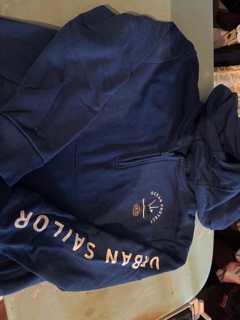 Vends sweat okaidi 8 ans très bon état 