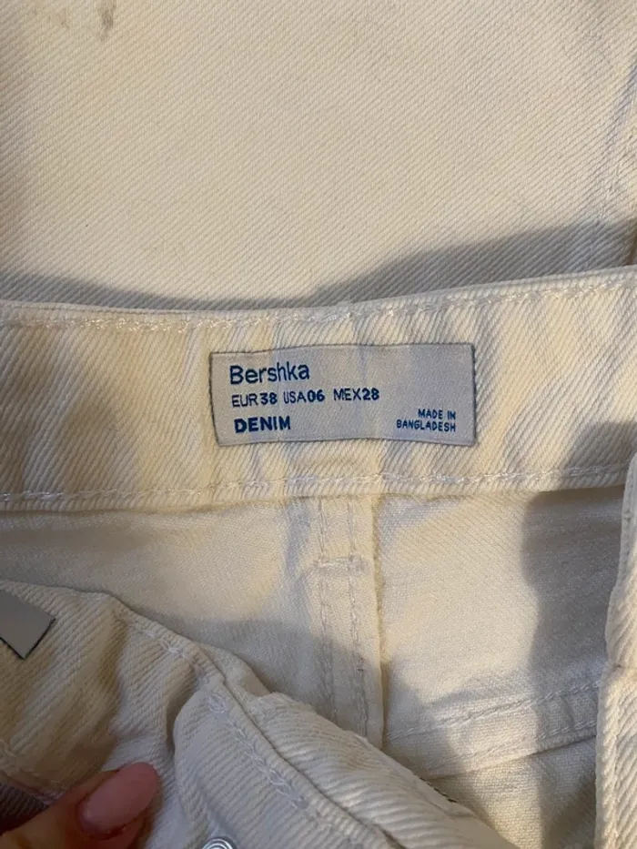 Jean mom blanc Bershka - photo numéro 4