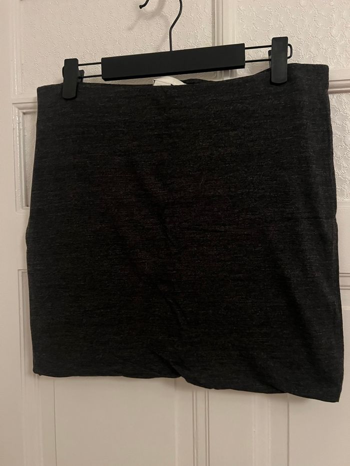 Jupe courte H&M taille M chine foncé - photo numéro 3