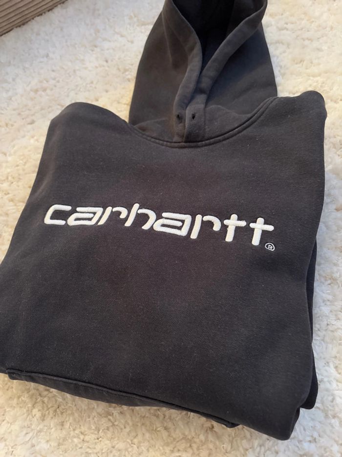 Hoodie Carhartt couleur noir, logo brodé taille M très bon état - photo numéro 3