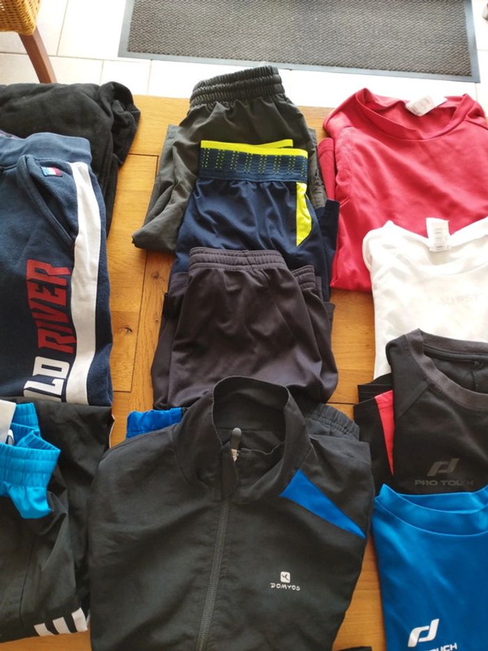 Lot de vêtements de sport garçon en 8 ans - photo numéro 3
