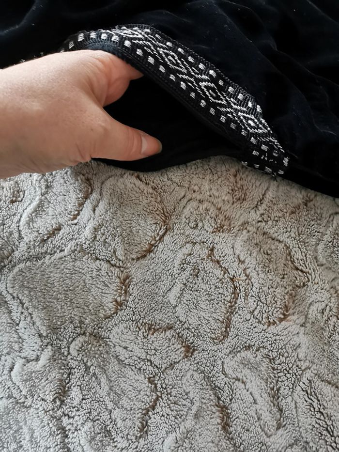 Robe à capuche orientale style kaftan en velours noir pour femme - photo numéro 8