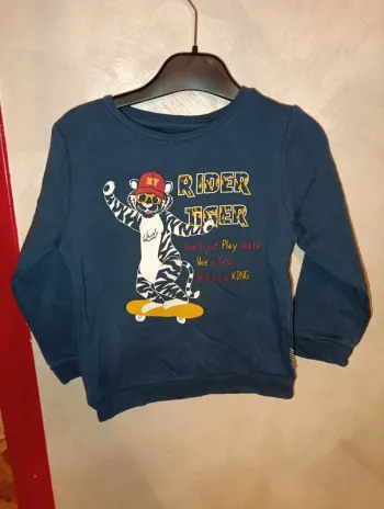 Sweat la fabrique des garçons neuf jamais porté taille 4 ans