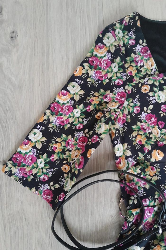 Robe Lindy Bop t.38 fleurie et ceinture - photo numéro 4
