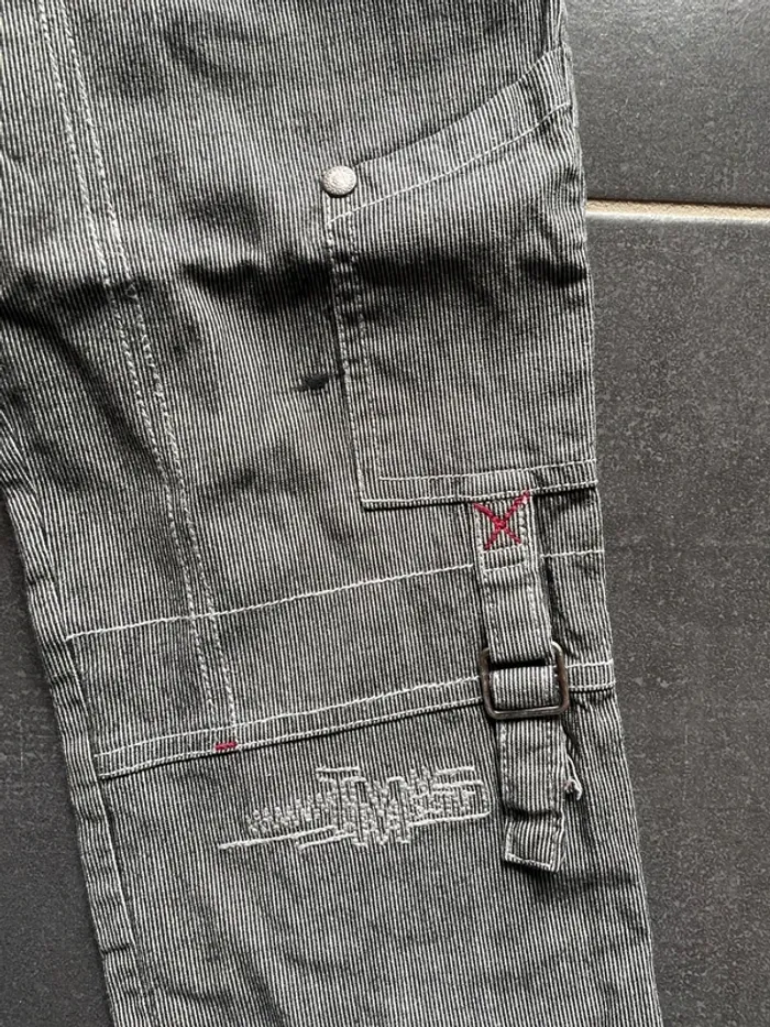 Jeans noir et blanc rayé légèrement - photo numéro 2