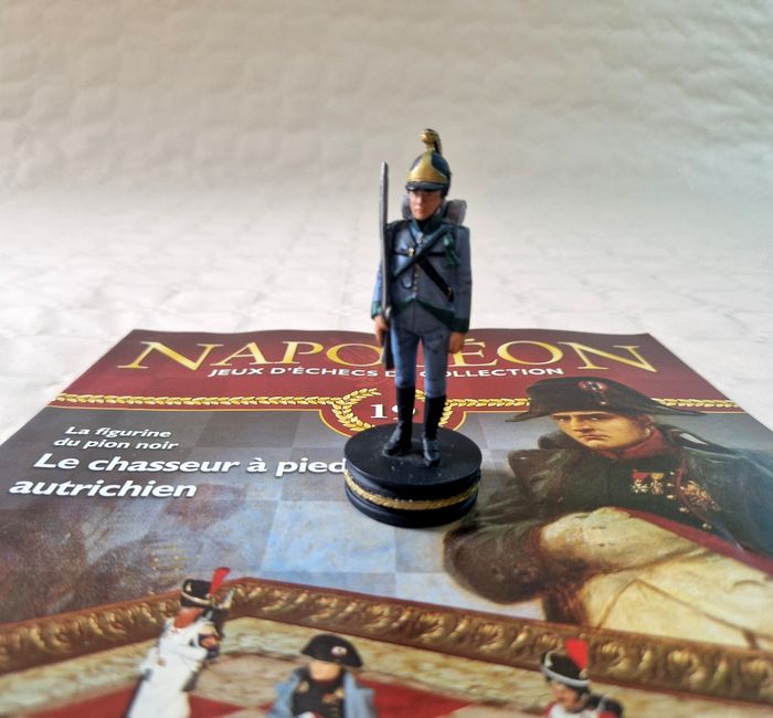 Figurine  , Napoléon , jeux d'échec de collection  , numéro 19 , le chasseur à pied autrichien