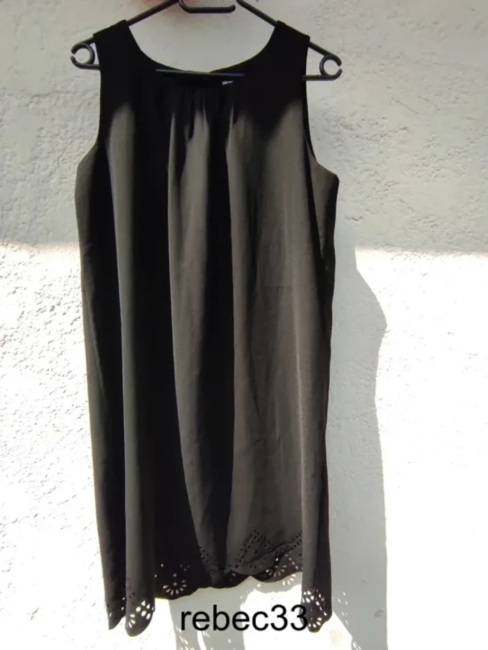 Robe d'été noir sans manches