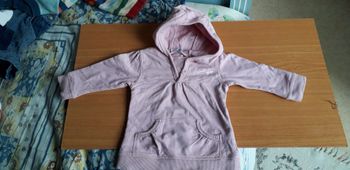 Petit sweet rose à capuche avec poches