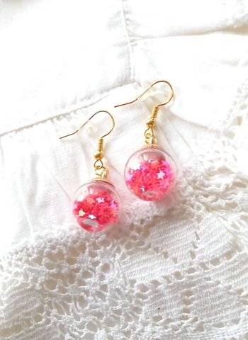 Boucles dorées rose fluo création