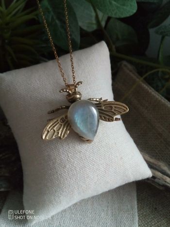 Collier abeille et pierre de Labradorite