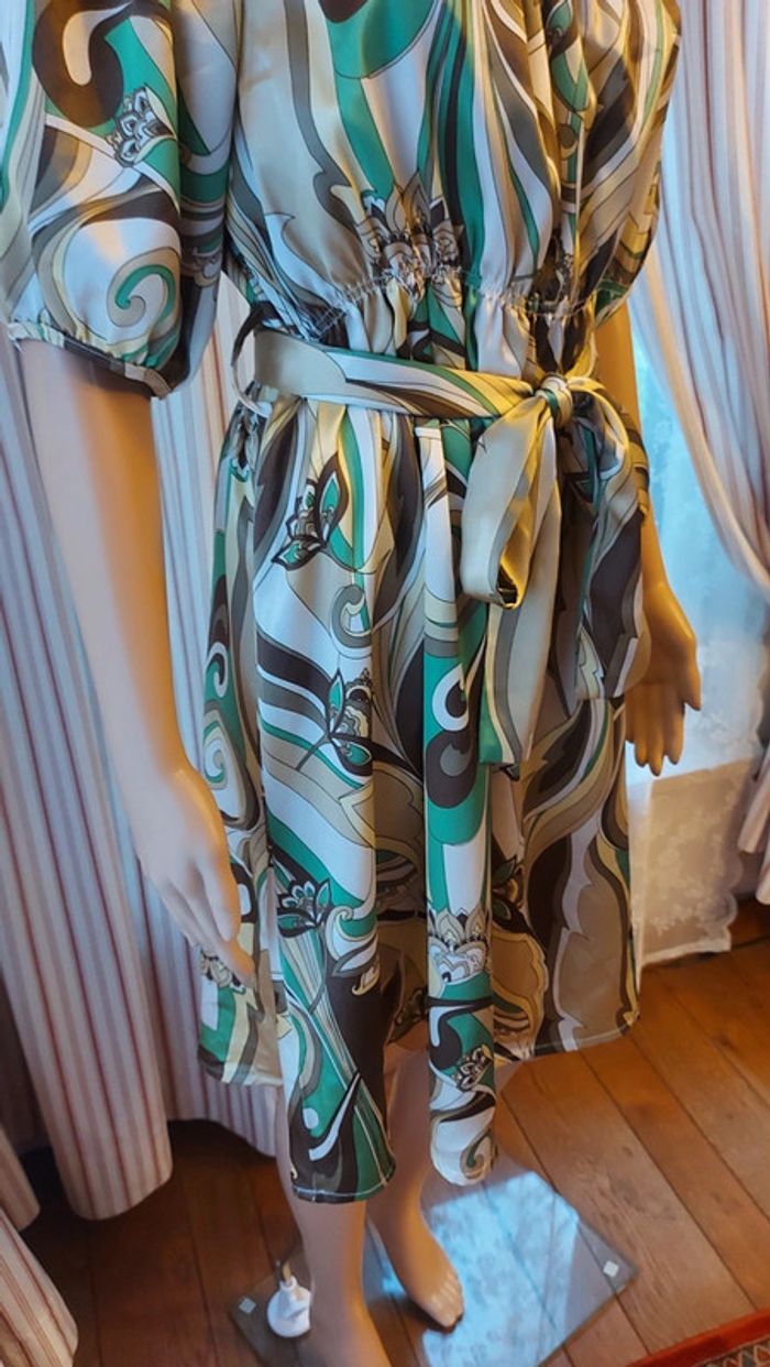 Robe satiné Vue sur Mer taille 42 - photo numéro 11