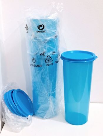 Lot 4 gobelets Tupperware