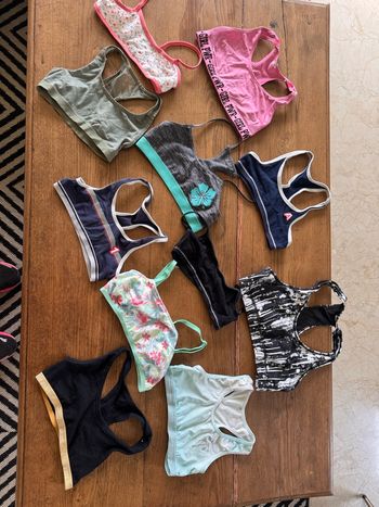 Lot 11 brassières 10/12 ans 