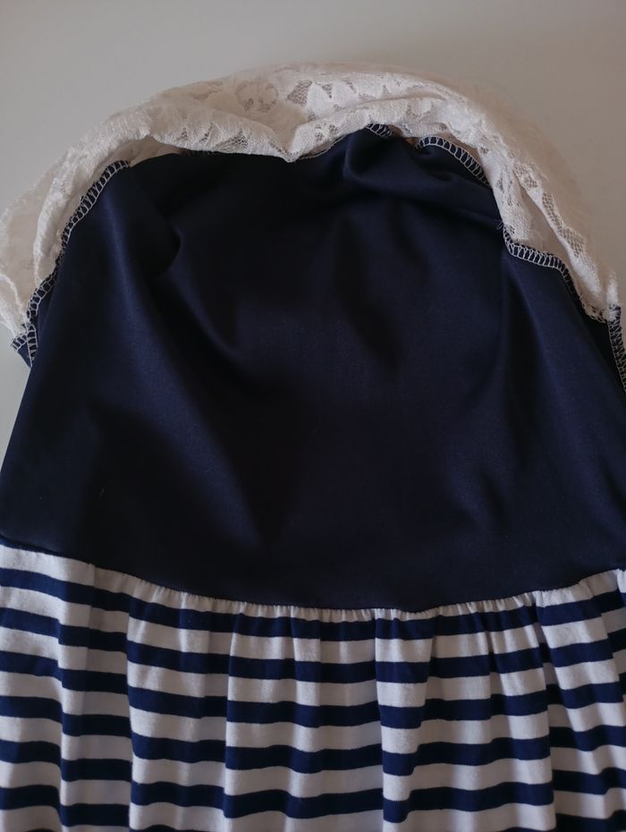 Robe  sans manches, 8 ans, marine /dentelle/dentelle. Très bon état - photo numéro 9