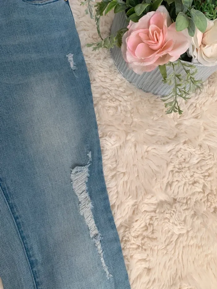 Jean skinny déchiré - photo numéro 4