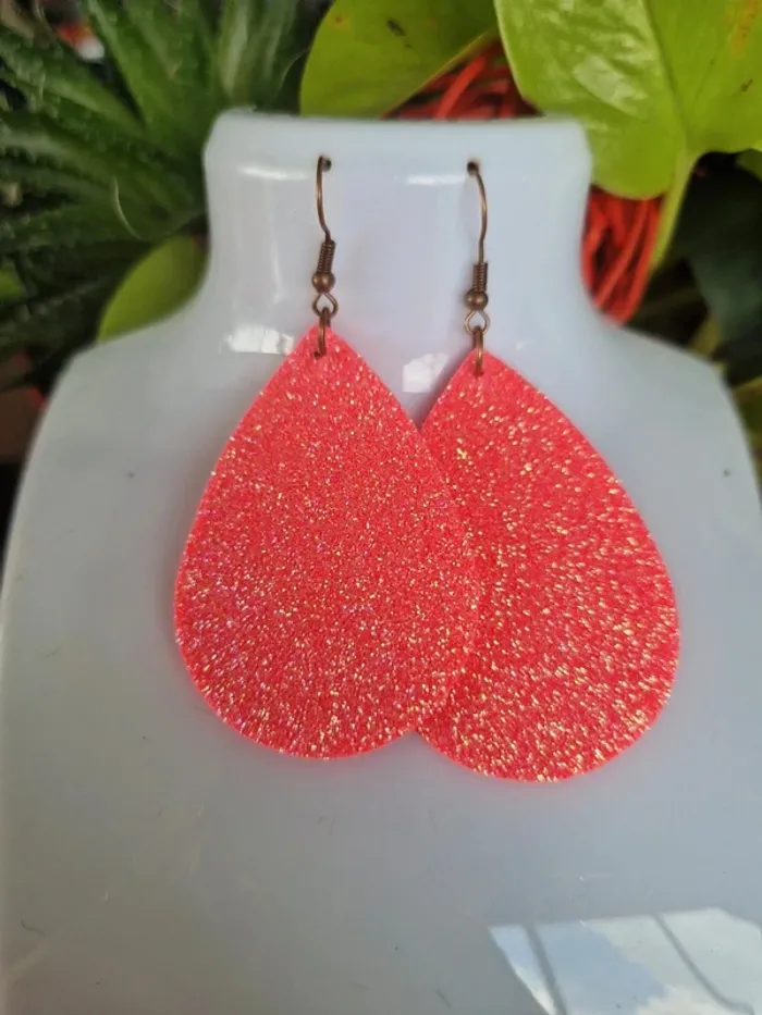 Boucles d'oreilles fantaisies ovale souple fuschia pailleté