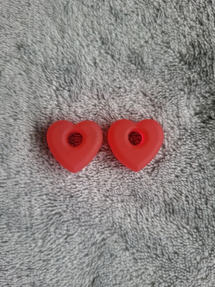 Pampilles cœurs rouges mates - photo numéro 1