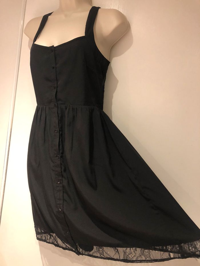 Petite robe noire Jennyfer dos en dentelle  taille 34 - photo numéro 3