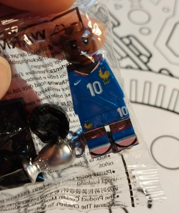 Petit personnage type Lego football neuf Kylian m'bappé équipe de France maillot euro 2024