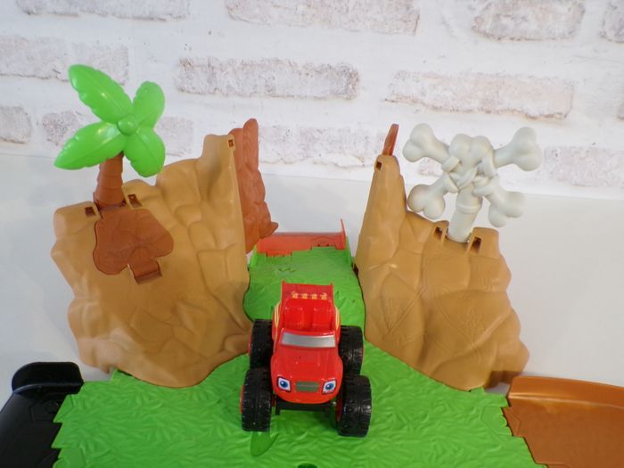 Circuit 3 cibles - Blaze et les Monstres Machines - photo numéro 3