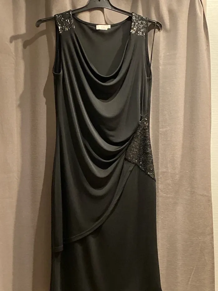 Robe noire cintrée Jacqueline riu