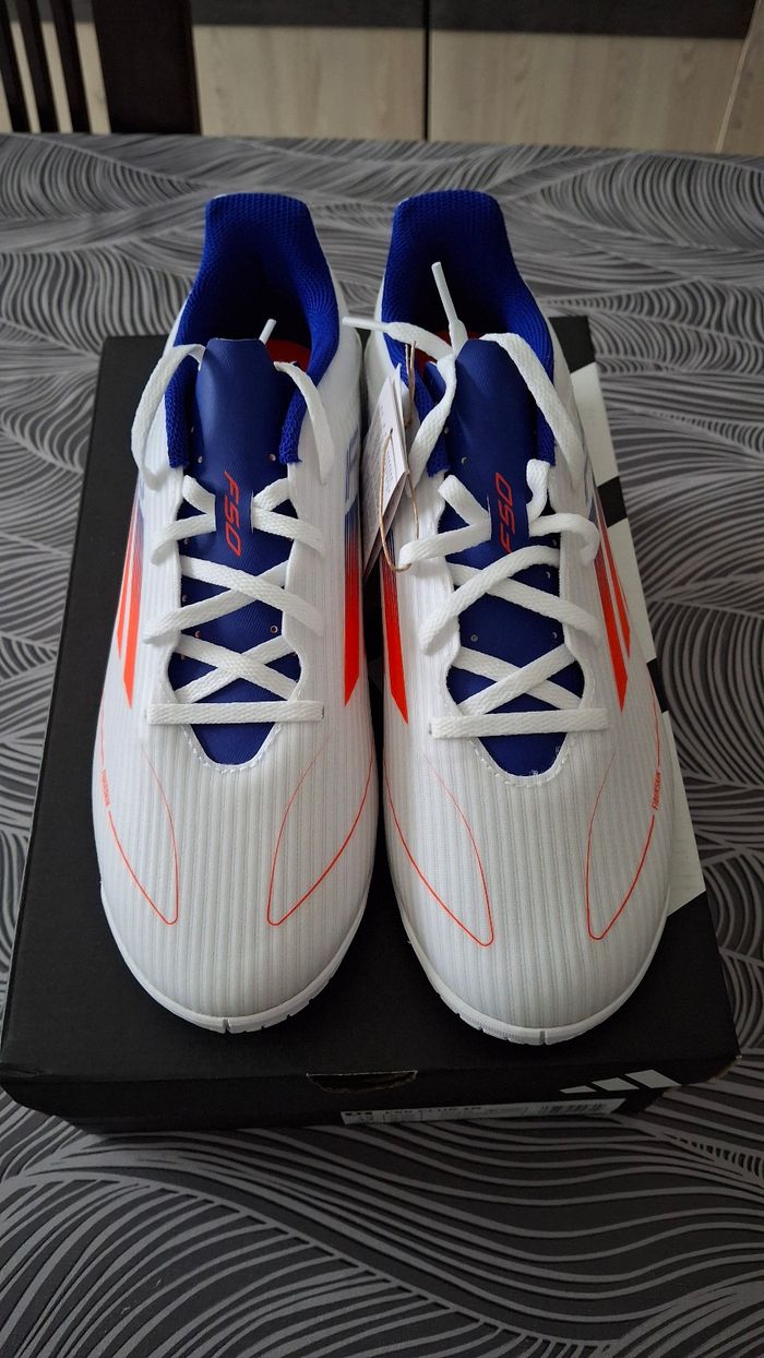 Baskets Adidas F50 pour foot en salle