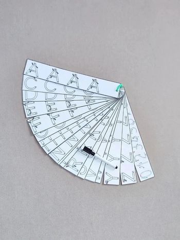 2ème Carnet de 27 cartes pour apprendre à tracer les lettre de l'alphabet Montessori