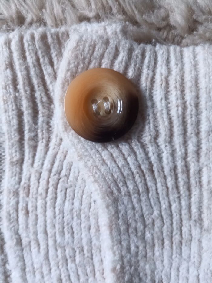 Gilet court à gros boutons- Stradivarus - photo numéro 4