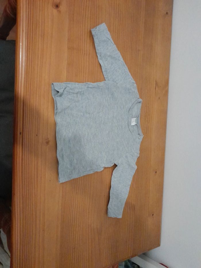 tee shirt manches longues gris H&M 4-6mois