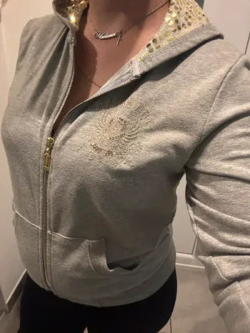 Veste à capuche pailletée