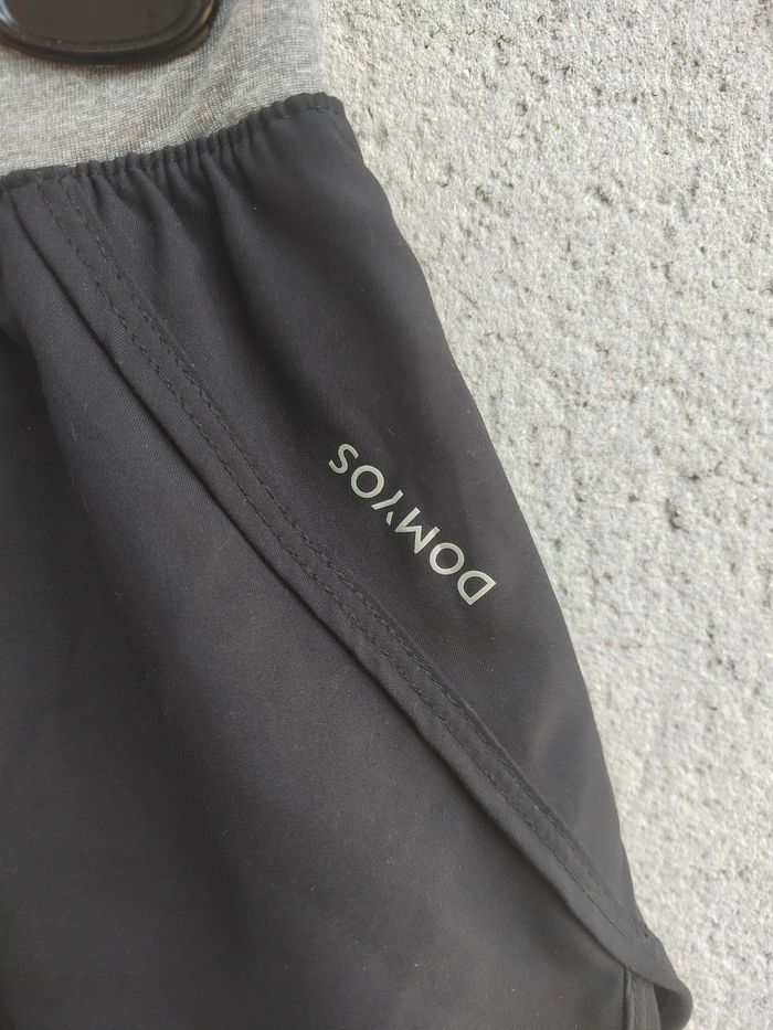 Short de sport domyos - Taille 14/16 ans – Très bon état – Noir et rose fluo - photo numéro 3