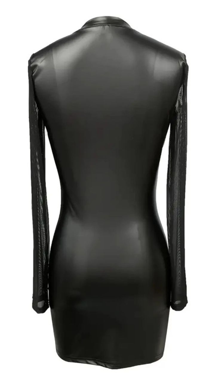Magnifique robe en Skaï noire, taille M tissu très souple - photo numéro 2