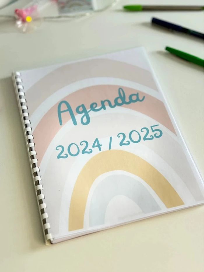 Cahier spirale reliée Agenda Scolaire 2024 2025