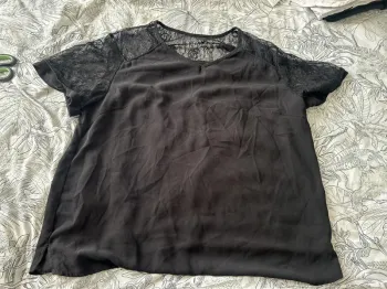 Haut noir dentelle