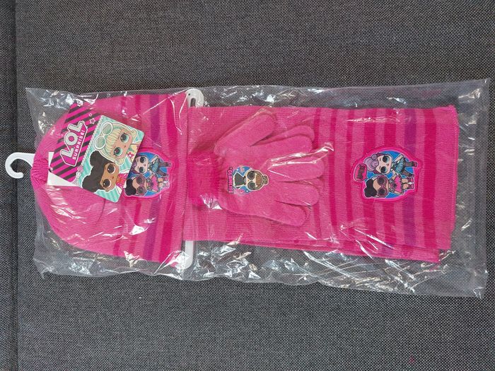 ensemble bonnet gants écharpe lol surprise rose