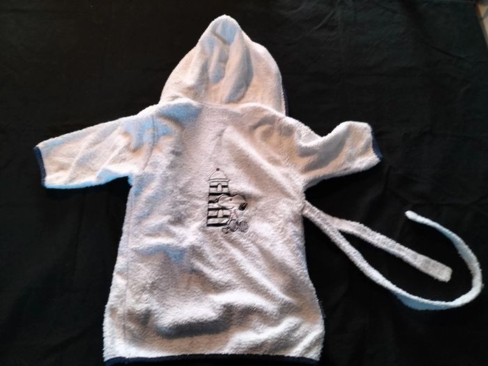 Peignoir blanc en 18mois marque Snoopy - photo numéro 2