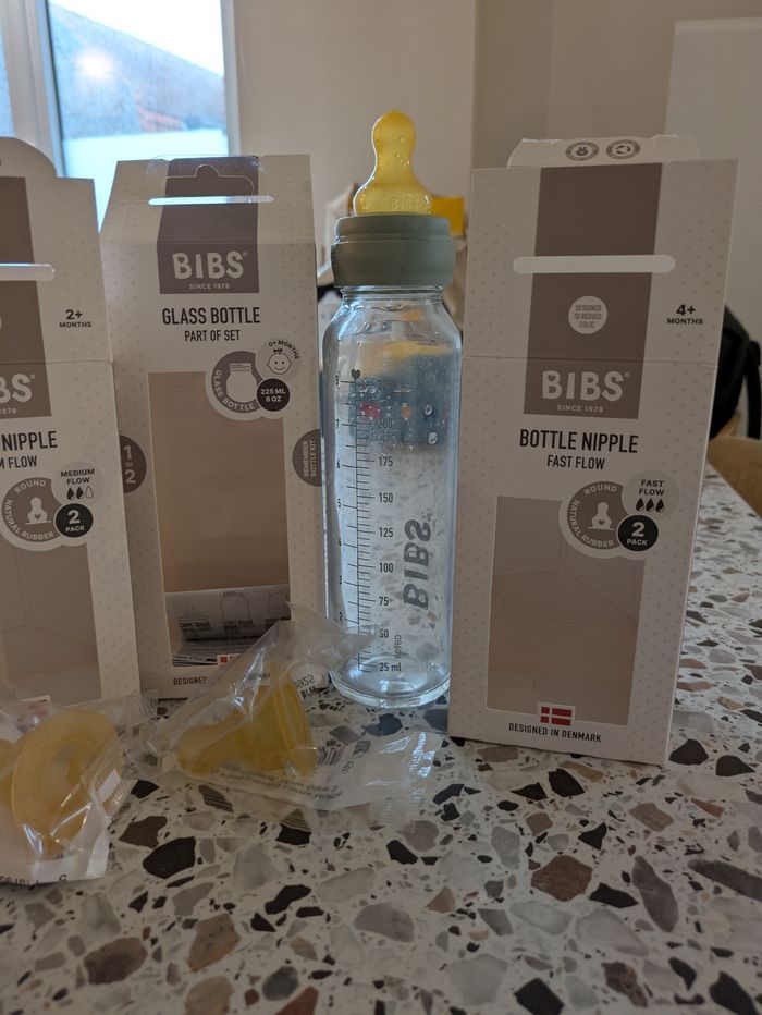Biberon Bibs avec 2 tétines neuves - photo numéro 3