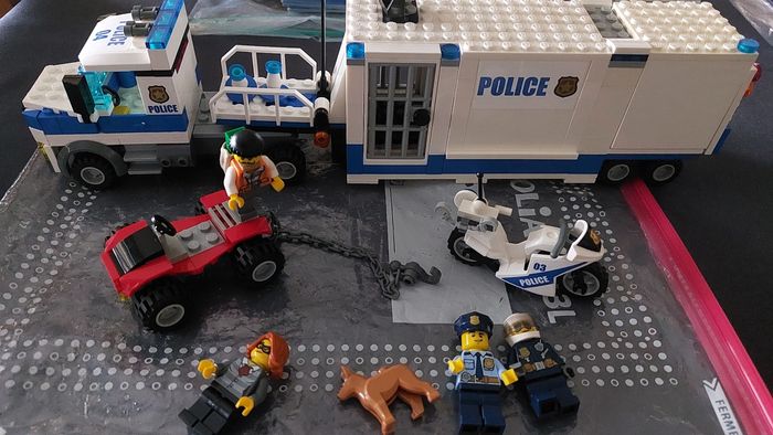 Lego 60139 camion poste de police - photo numéro 2