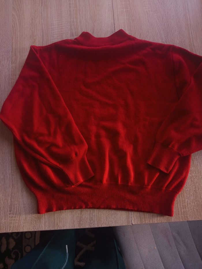 Pull rouge