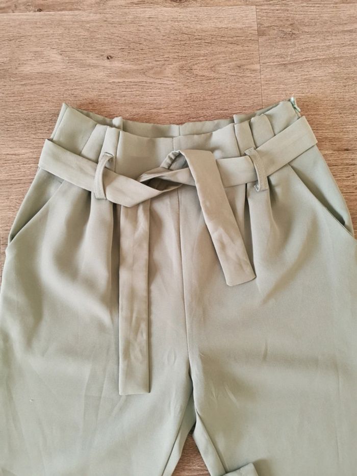 Pantalon carotte à nouer avec une ceinture vert sauge - New collection - photo numéro 2