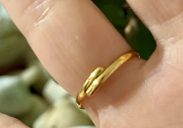 Bague réglable acier inoxydable or breloques lettres love - photo numéro 4