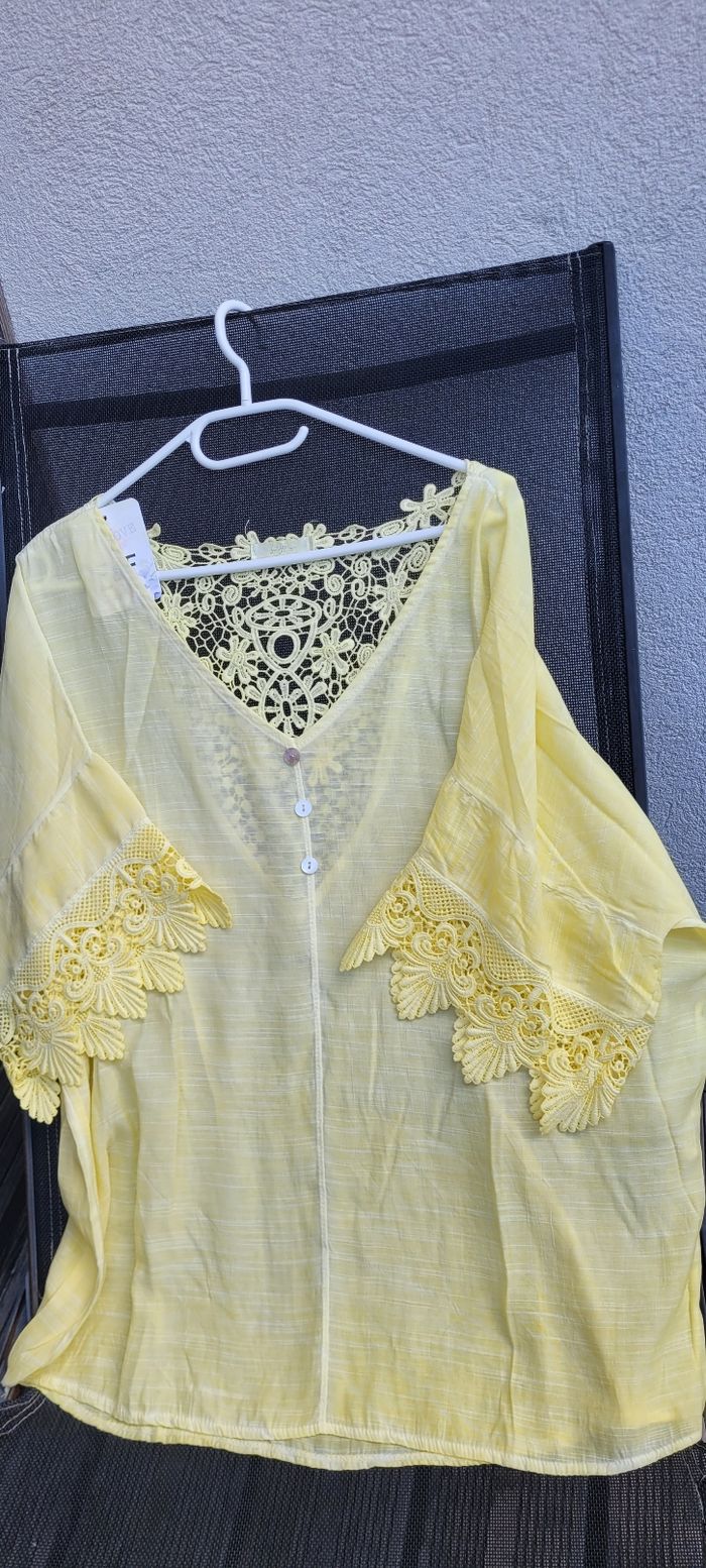 Tunique jaune pâle dentelle