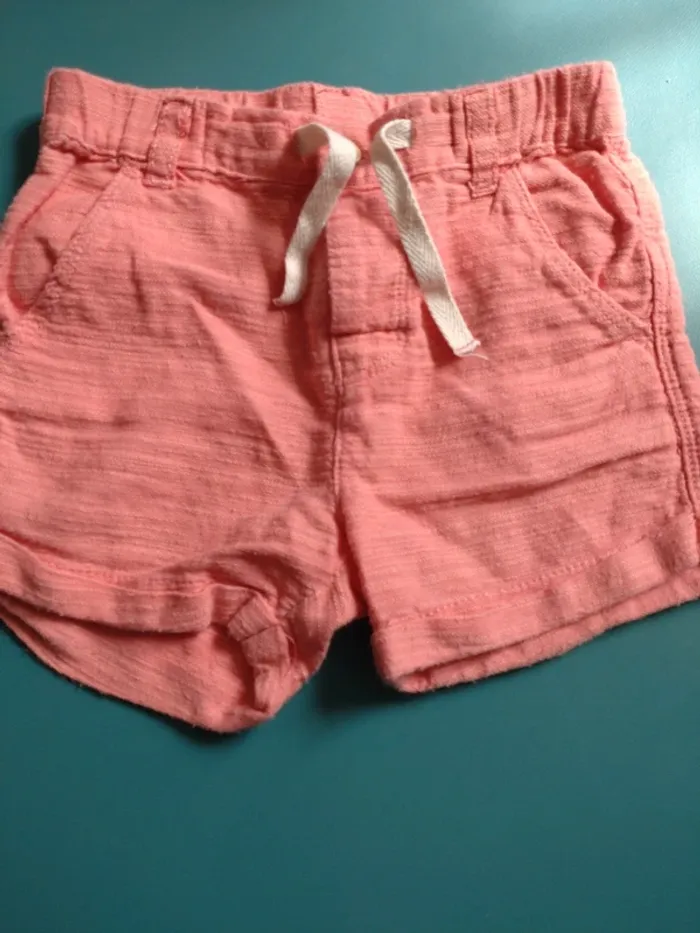 Short tex taille 18 mois