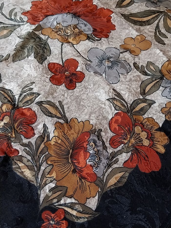 Foulard femme a fleurs Made Italie 100% Polysester - photo numéro 3