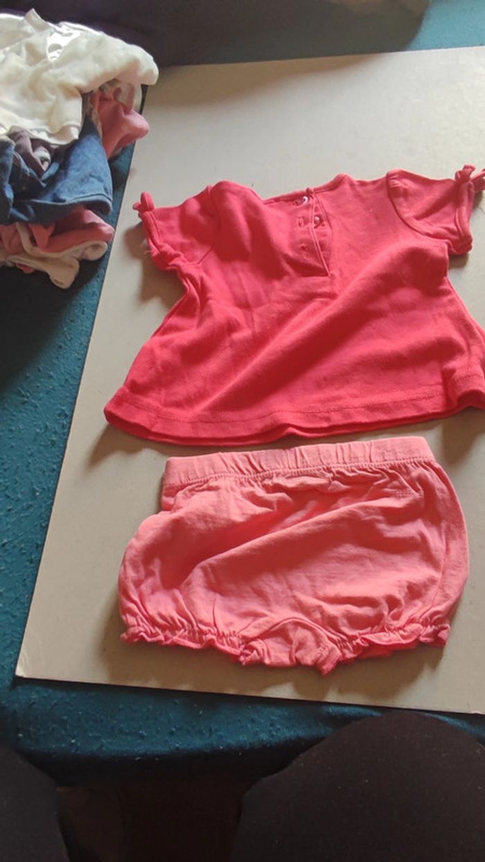 ensemble t-shirt et short 1 mois - photo numéro 2